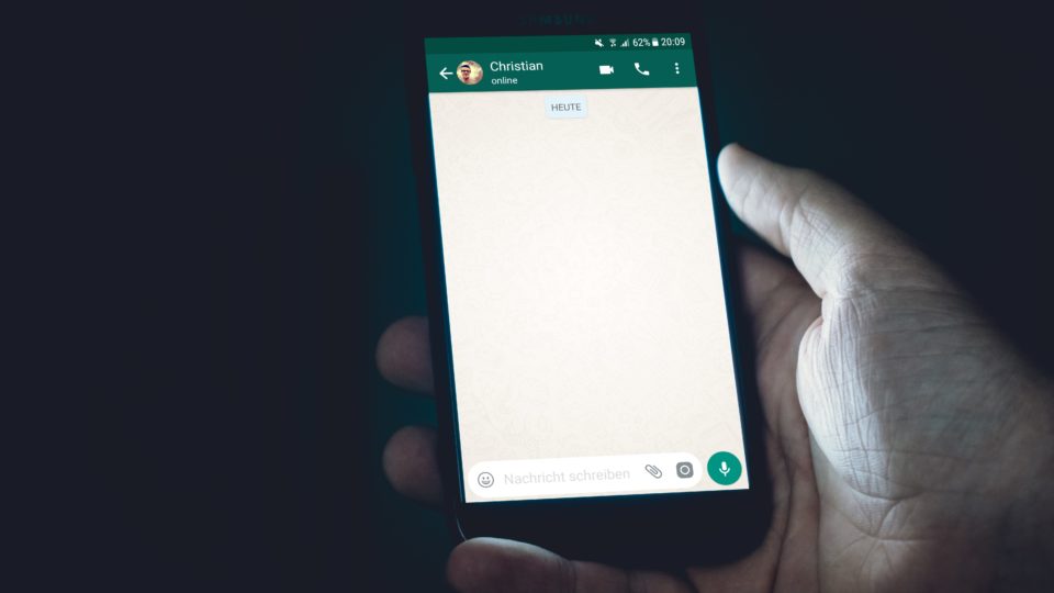 Cerco do Poder Digital vai dos CPFs vazados ao cancelamento do WhatsApp Podemos sair do WhatsApp, mas de que adianta se não desligarmos também a localização do celular, abandonarmos o Google e o Facebook e passarmos a usar um VPN para navegar?