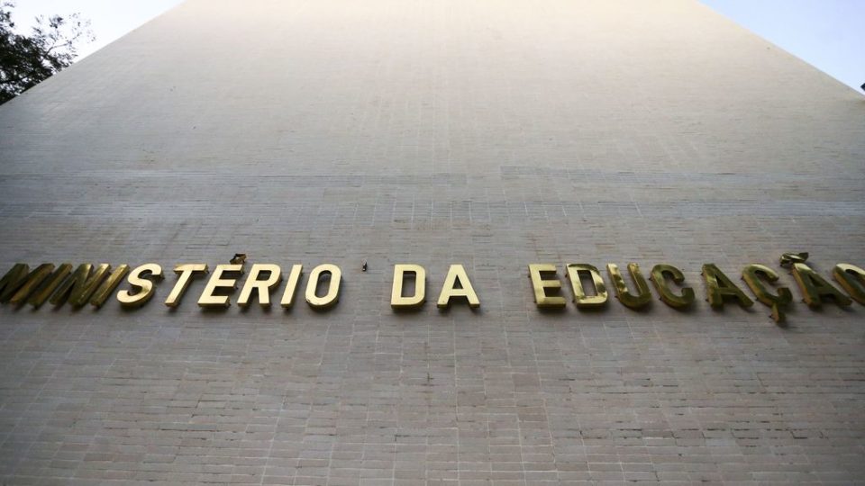 Escolas fechadas, falta de protagonismo e de qualidade: os desafios do MEC em 2021 Prédio do Ministério da Educação. Pandemia somou à educação desafios e gargalos já existentes. Como o governo federal vai lidar com isso?