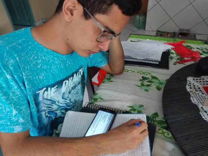 Estudo revela impactos do ensino remoto a alunos de escolas públicas durante a pandemia