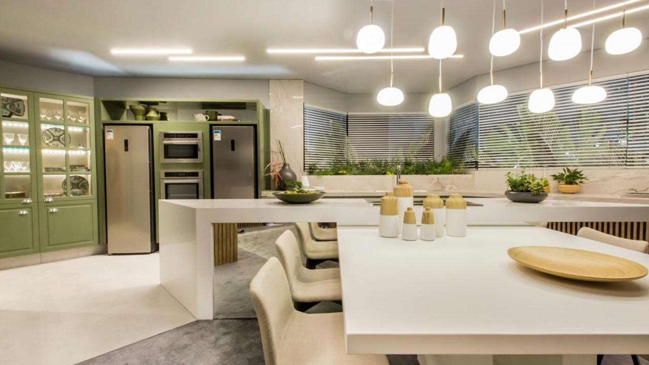 O uso de cores confere mais personalidade aos principais ambientes da casa, como a cozinha