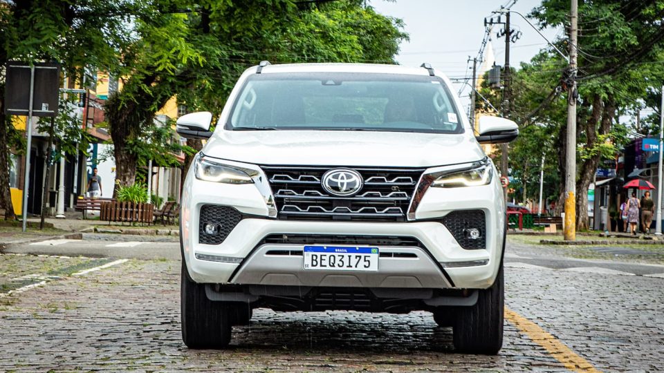 Novo Toyota SW4 nas ruas de Santa Felicidade