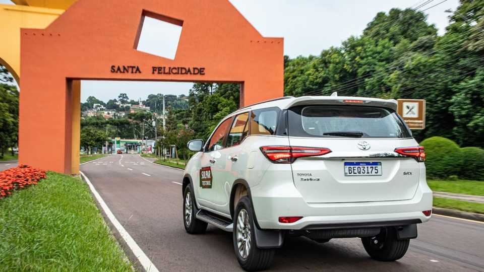Novo Toyota SW4 de traseira