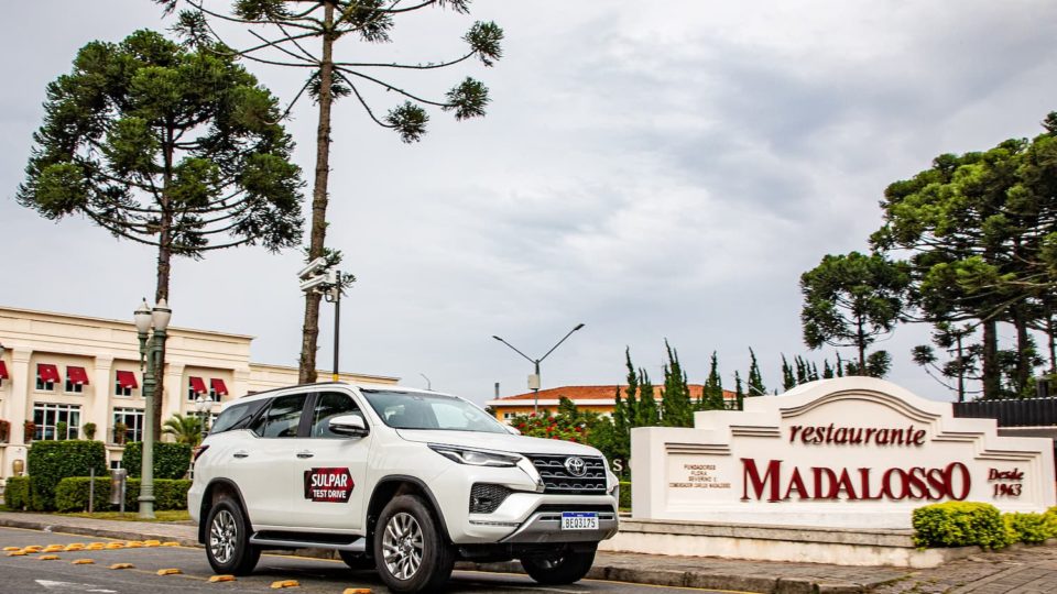 Novo Toyota SW4 nas ruas de Santa Felicidade