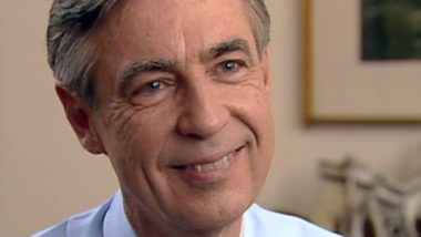 Quem foi Fred Rogers e por que você deve conhecê-lo hoje mesmo Apresentador e músico, tema de filme e documentário, Fred Rogers usava a TV não só para pregar a bondade, mas também para praticá-la.