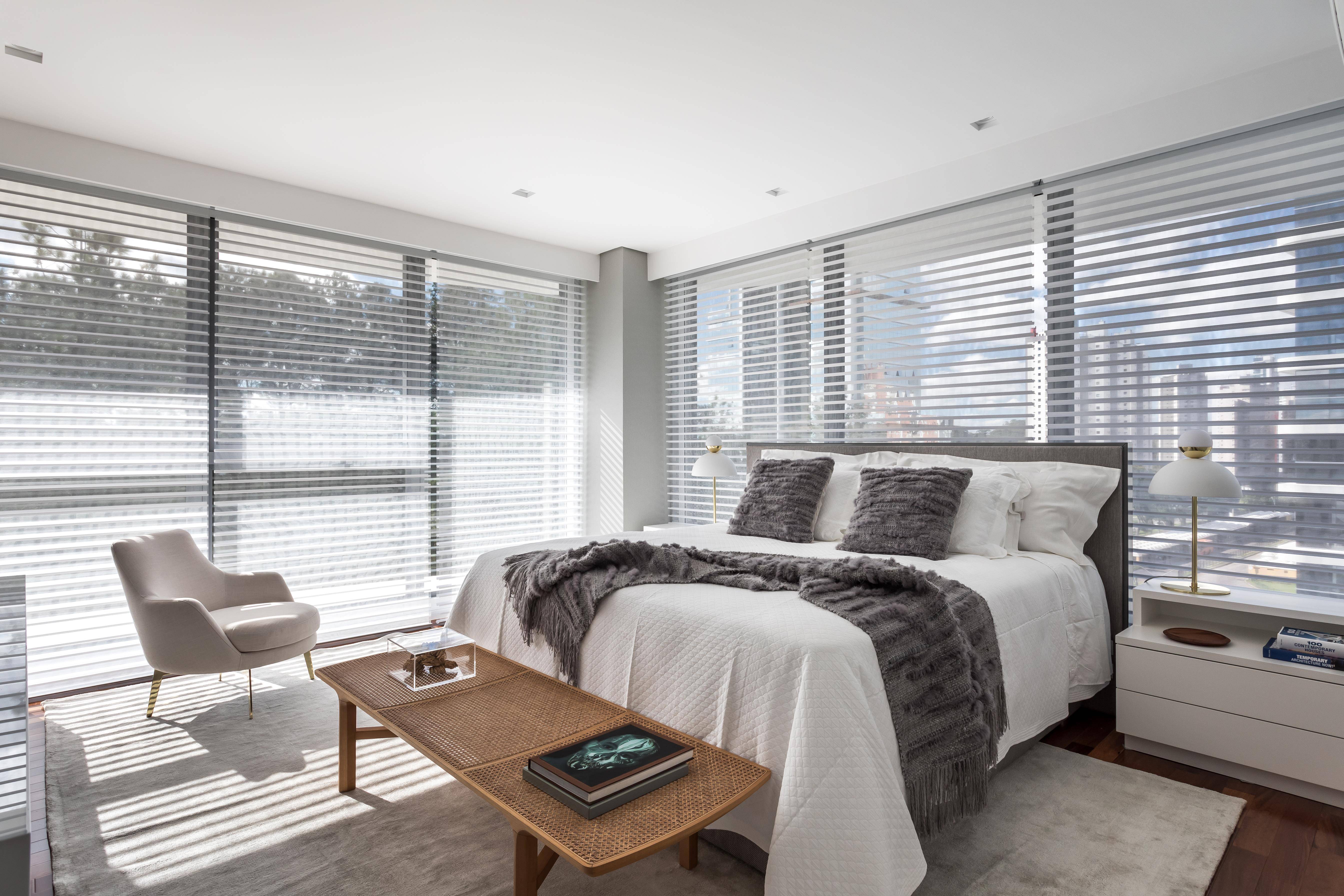 Quarto de um jovem casal projetado pelas arquitetas Luiza Perini Monclaro e Camila Trombini Krieger, do escritório Arq+Co Studio. Quarto de um jovem casal projetado pelas arquitetas Luiza Perini Monclaro e Camila Trombini Krieger, do escritório Arq+Co Studio.