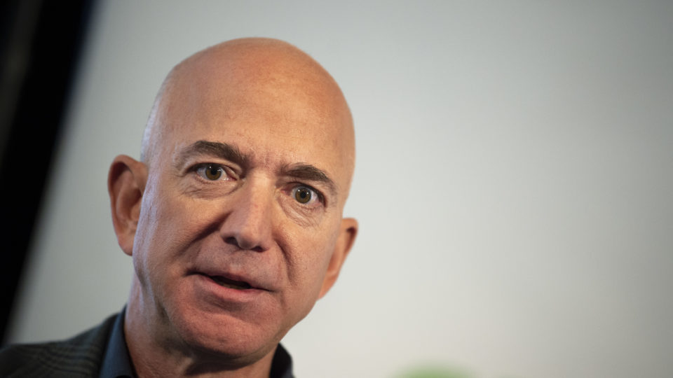 Jeff Bezos deixará cargo de CEO da Amazon em meio a recordes e debate regulatório Jeff Bezos vai deixar o cargo de CEO da Amazon em 2021