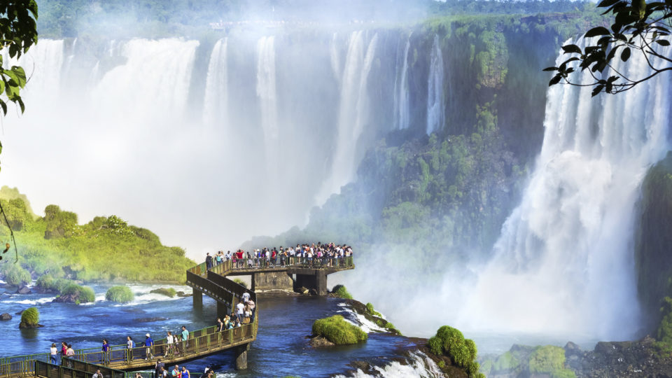 Principal ponto turístico de Foz do Iguaçu, as cataratas do Rio Iguaçu não um espetáculo indescritível