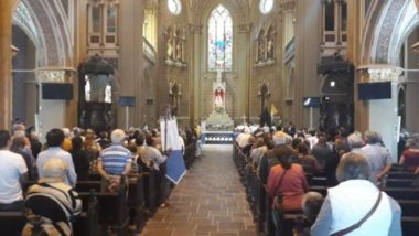 Secretaria da Saúde permite aumento do público em cultos religiosos no Paraná Missa presencial na Catedral Basílica Menor de Nossa Senhora da Luz dos Pinhais, antes da pandemia