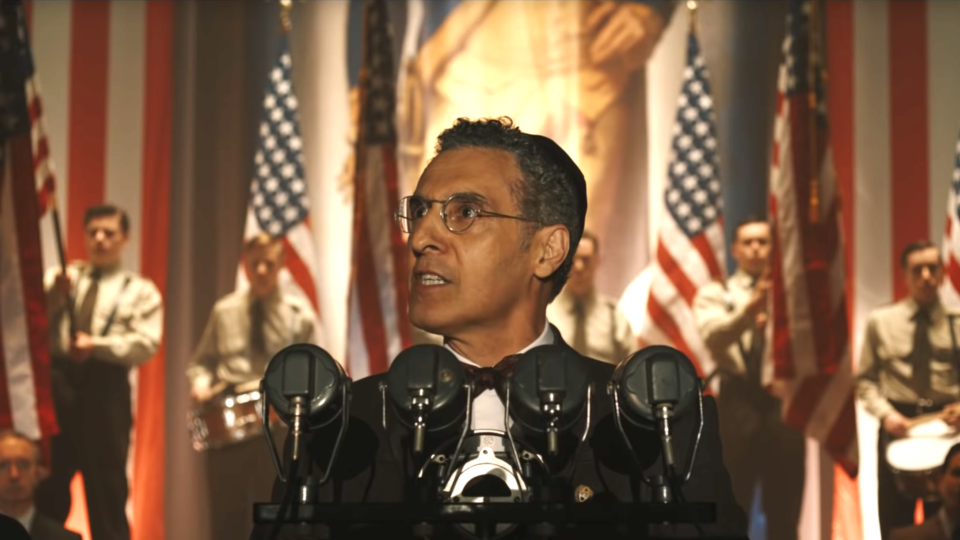 Os judeus não contam? John Turturro em cena de Complô contra a América.