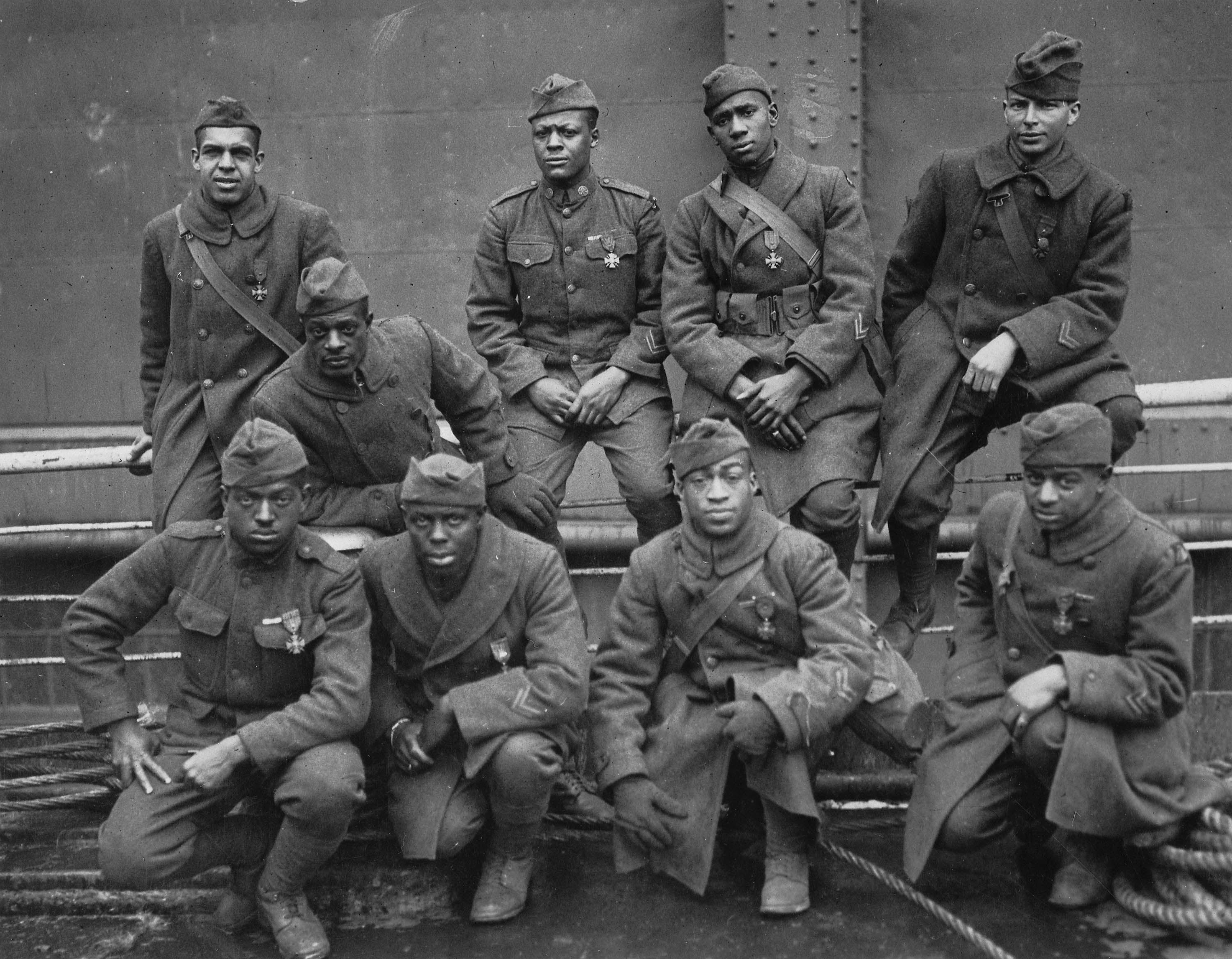 Conhecido como Harlem Hellfighters, e composto apenas por negros, o regimento enfrentou a discriminação para lutar no front europeu.