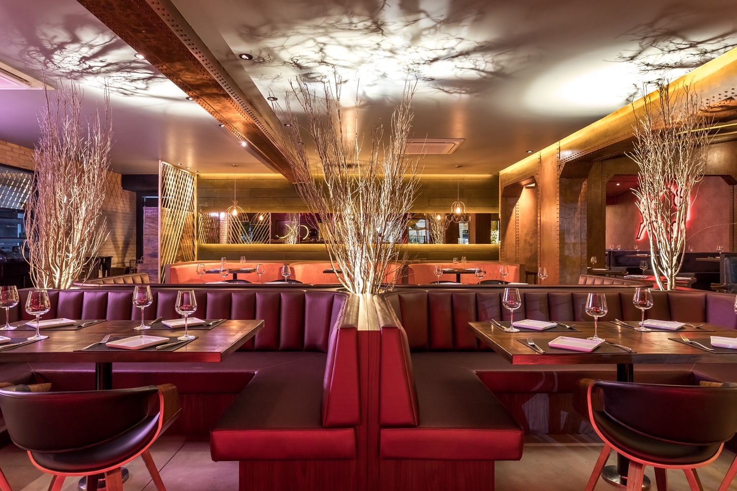 Projeto do escritório Guilherme Bez para a Ox Room Steackhouse foi premiado no IDA, na categoria design de interiores.