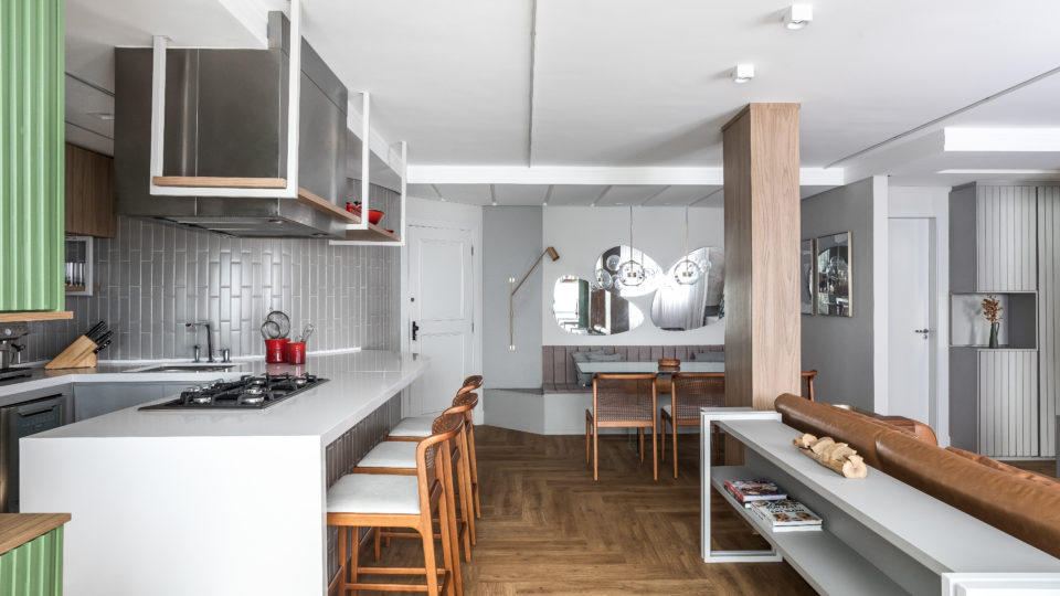 Apartamento de 80 m² ganha reforma pautada pela busca da sensação de aconchego Apartamento 80 m²