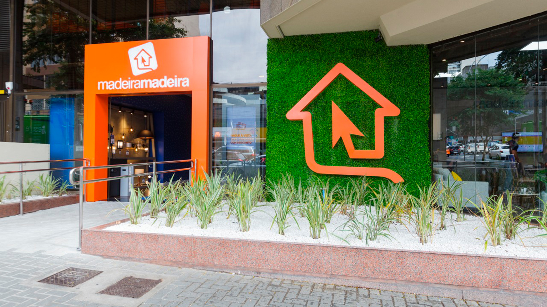 Primeira loja GuideShop da MadeiraMadeira, aberta em Curitiba