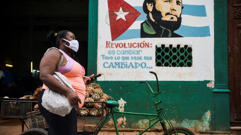 Praias, Caribe, mojitos e vacinas Cuba anunciou que turistas que visitarem a ilha poderão ser vacinados contra a Covid-19