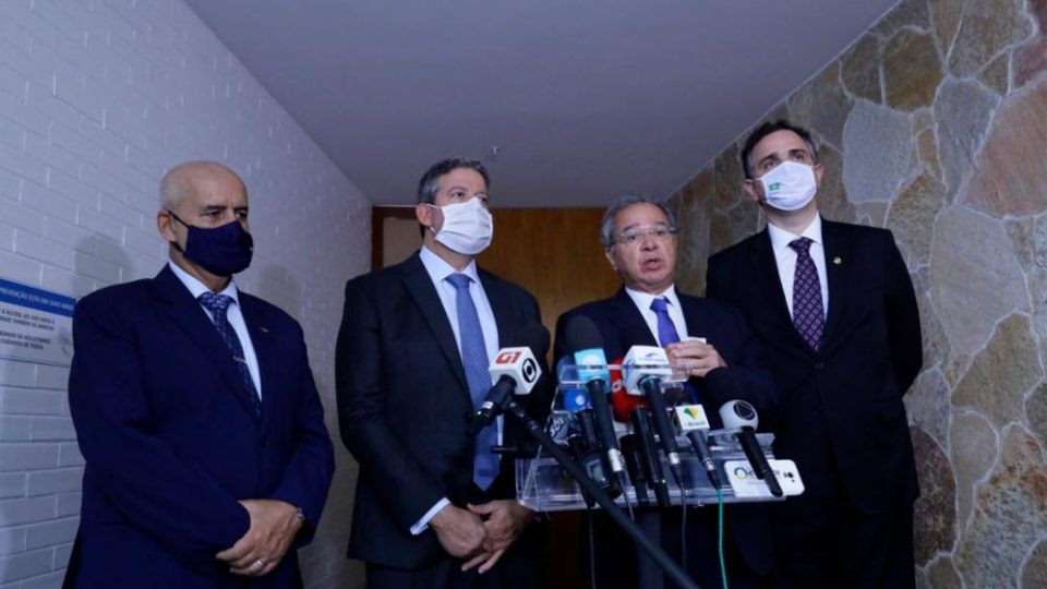 Ministro Paulo Guedes almoçou com chefes do Congresso e definiu termos de um novo auxílio emergencial.