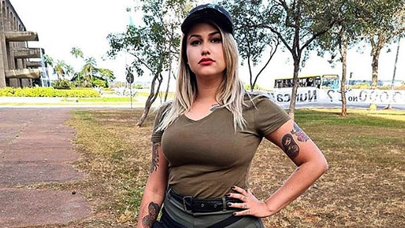 Sara Winter, ex-militante feminista e pró-Bolsonaro, está em prisão domiciliar desde junho.