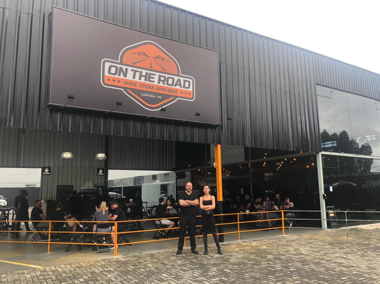 O sócio Giulio Moro
e a gerente Thabata
Enzo.