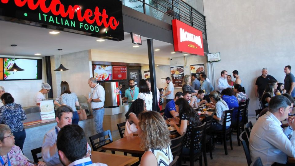 Redes de fast e casual food abrem em postos de combustíveis de olho em novo ramo de negócios complexo gastronomico halifood