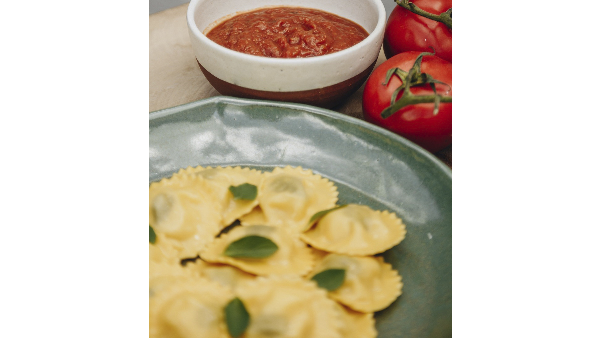 A combinação de ravioli de mozzarella com manjericão e molho pomodoro é o carro-chefe da Oggi Pasta.