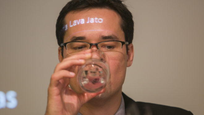 STJ abre inquérito contra suposta atuação da Lava Jato para intimidar ministros da Corte Coletiva MPF / Denúncia Bumlai – 14-12-2015 – Coletiva do MPF sobre a Operação Lava Jato. Estiveram presentes na mesa: Maurício Moscardi Grillo (Delegado da PF), Diogo Castor de Mattos (Procurador da República), Deltan Dallagnol (Procurador da República) e Roberto Leonel (Receita Federal). O evento ocorreu no Auditório da Procuradoria da República no Paraná. Na foto, Deltan Dallagnol (Procurador da República) – falando do caso.