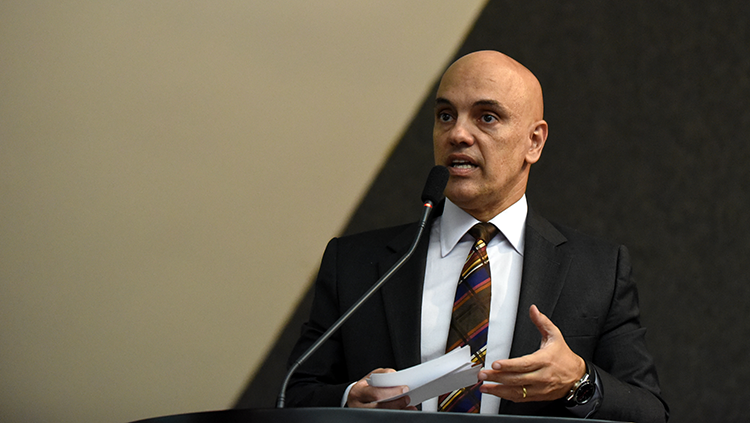 Alexandre de Moraes autoriza inquérito para investigar se deputado preso desacatou policial