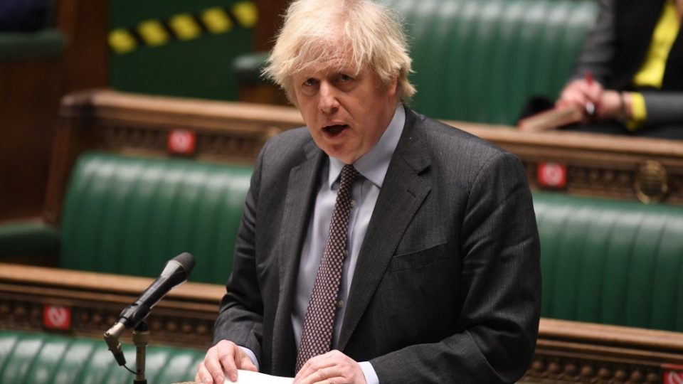 Como a vacinação está afetando a popularidade de líderes mundiais O primeiro-ministro britânico, Boris Johnson.