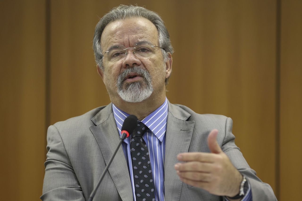 Ex- ministro da Segurança Pública, Raul Jungmann, teme que os casos de homicídios cresçam no país com aumento da população armada.