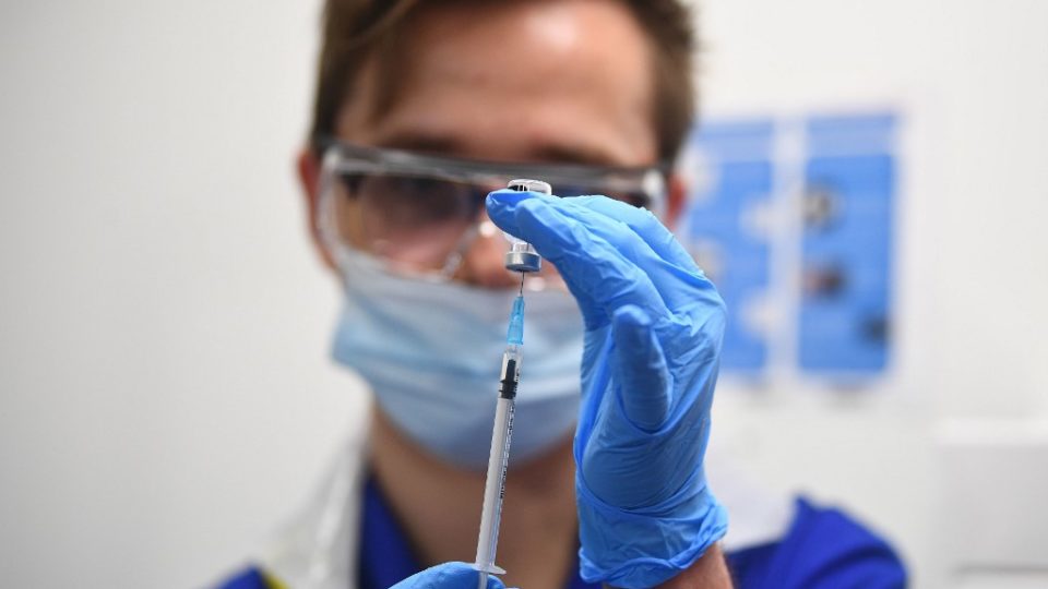 Laboratório Pfizer quer que o Estado brasileiro se responsabilize por qualquer problema que venha a ser ocasionado pela vacina contra Covid.