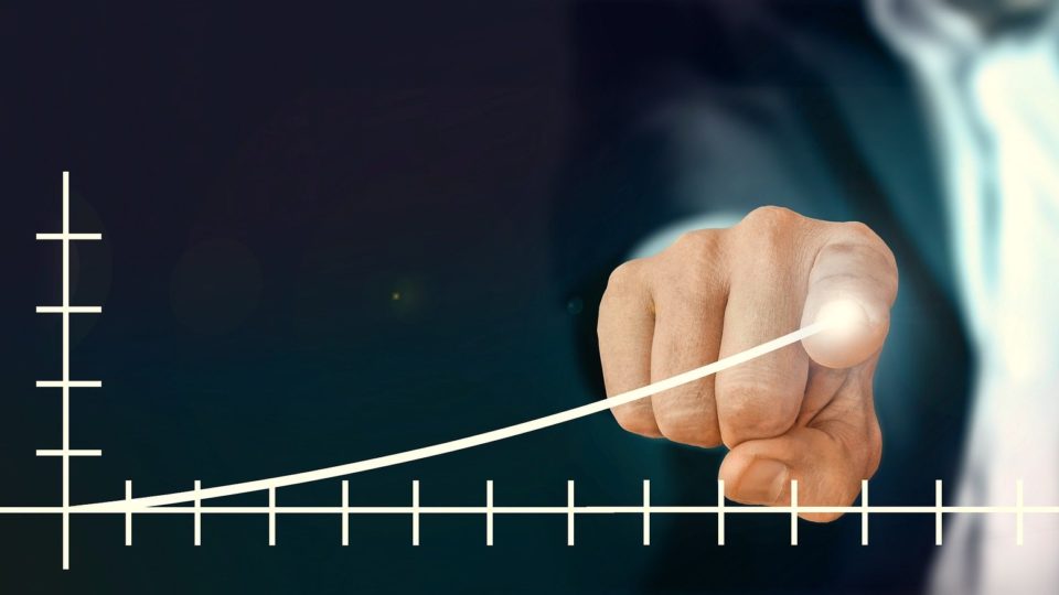 O que tem mais peso, 5,88 milhões de vacinados ou pífios 2,77%? Depende de quem cita o dado. E com qual intenção.