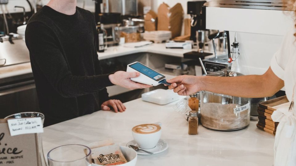 Avanço da pandemia exige novas adaptações financeiras no setor de bares e restaurantes Pagamentos digitais