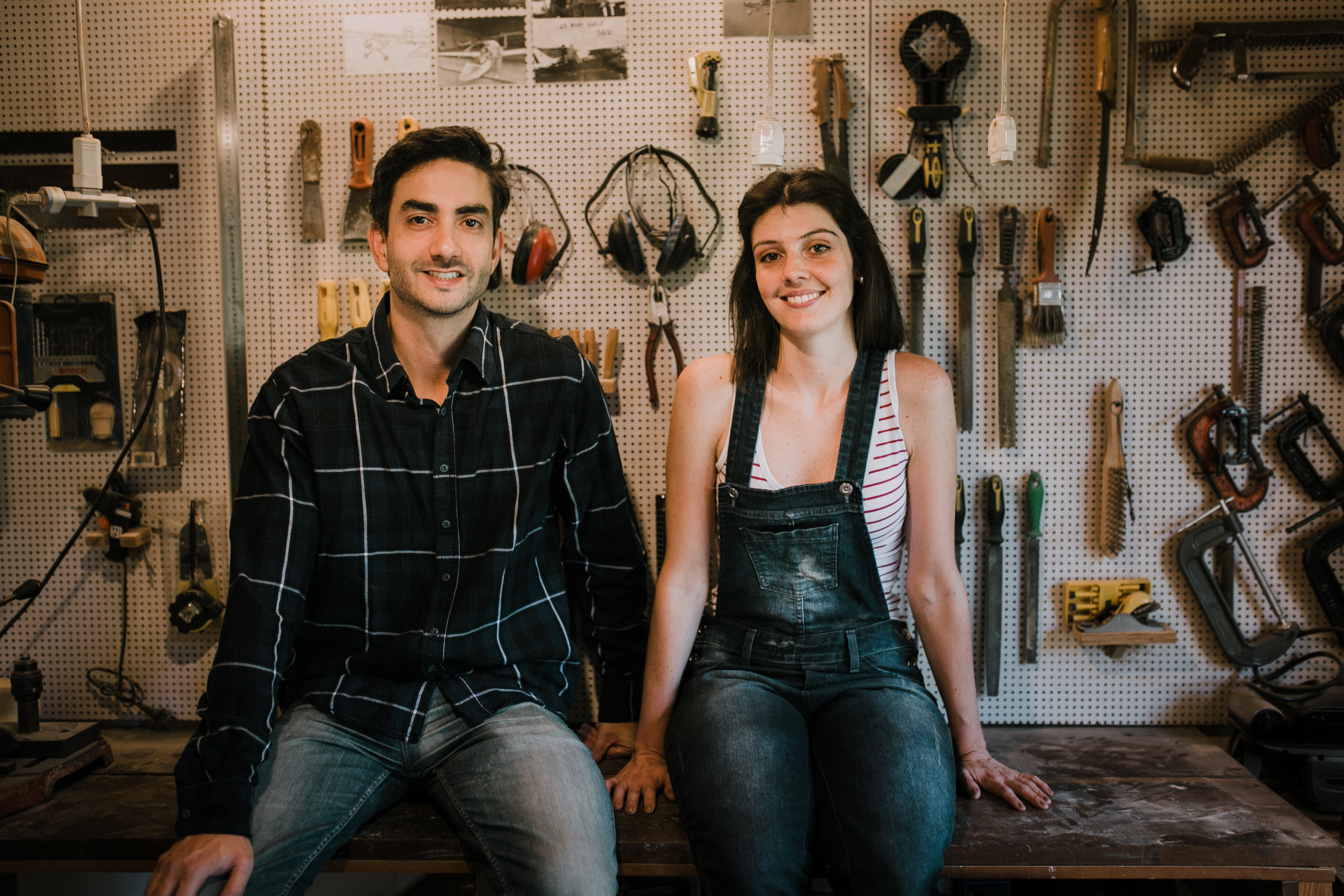 Diogo e Juliana, da Guria Marcenaria: lançamentos para 2021 após um ano com sucesso de vendas.