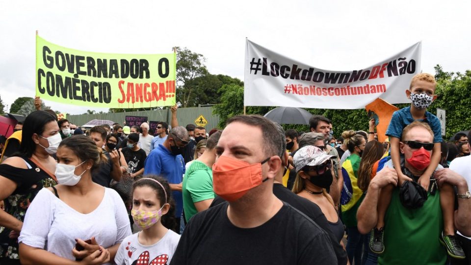Protesto contra o lockdown no Distrito Federal, em 28 de fevereiro: fechamento de 2020 foi inútil e só serviu para derrubar ainda mais o PIB do Brasil.