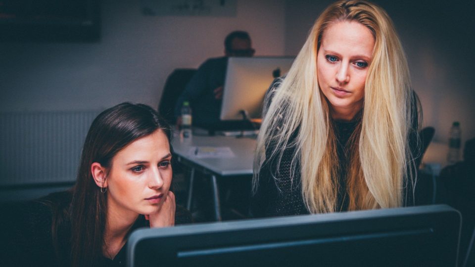 Jornalismo para mulheres muito além dos clichês Jornalismo para mulheres muito além dos clichês