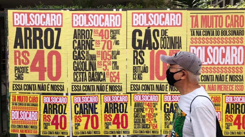 Vídeo e cartazes da campanha “Bolsocaro” ganham redes sociais, ruas e oposição Bolsocaro - campanha