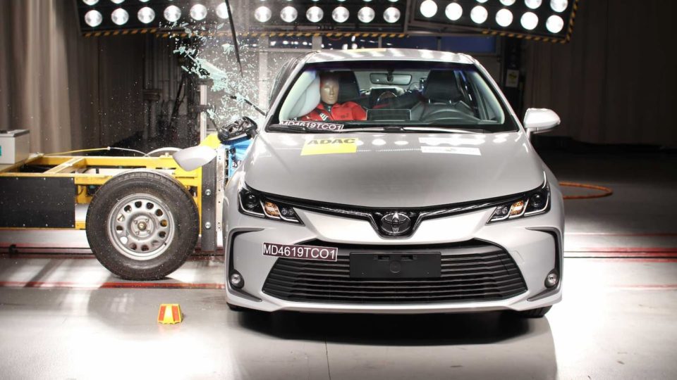 Toyota Corolla durante teste de colisão do Latin NCAP