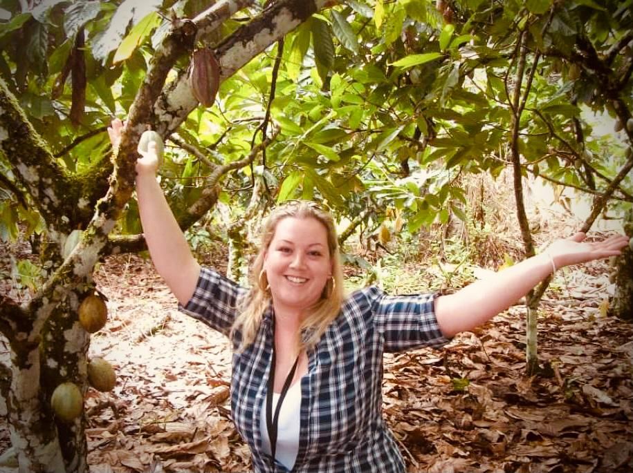 Bárbara Sordi é pós-graduada em Formação e Gestão em Chocolataria Profissional pela Castelli - Escola de Chocolataria. Sua marca é bean to bar artesanal e ela já recebeu medalha de honra no 1.° Concurso de Chocolate de Origem do Brasil, em Ilhéus (BA). Bárbara Sordi é pós-graduada em Formação e Gestão em Chocolataria Profissional pela Castelli - Escola de Chocolataria. Sua marca é bean to bar artesanal e ela já recebeu medalha de honra no 1.° Concurso de Chocolate de Origem do Brasil, em Ilhéus (BA).