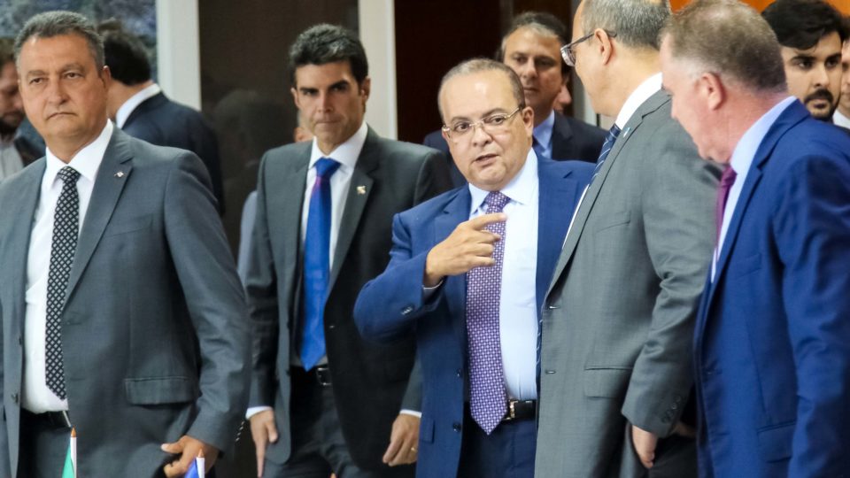 Governadores reunidos em Brasília para Fórum dos Estados: ações locais de combate à pandemia não surtiram efeito.