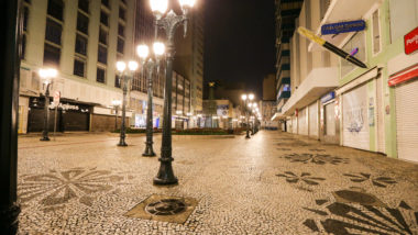 Centro de Curitiba vazio