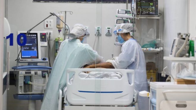 Curitiba ultrapassa 99% de ocupação de leitos UTI e enfermaria para Covid-19 Paciente com Covid-19 internado em UTI.