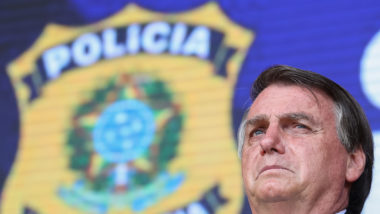 Caminhoneiros e policiais ditam a agenda econômica de Bolsonaro Caminhoneiros e policiais ditam a agenda econômica de Bolsonaro