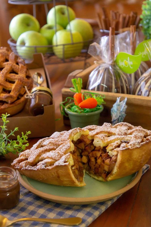 A Mary Ann que é uma apple factory só podia ter um ovo de torta de maçã. A Mary Ann que é uma apple factory só podia ter um ovo de torta de maçã.