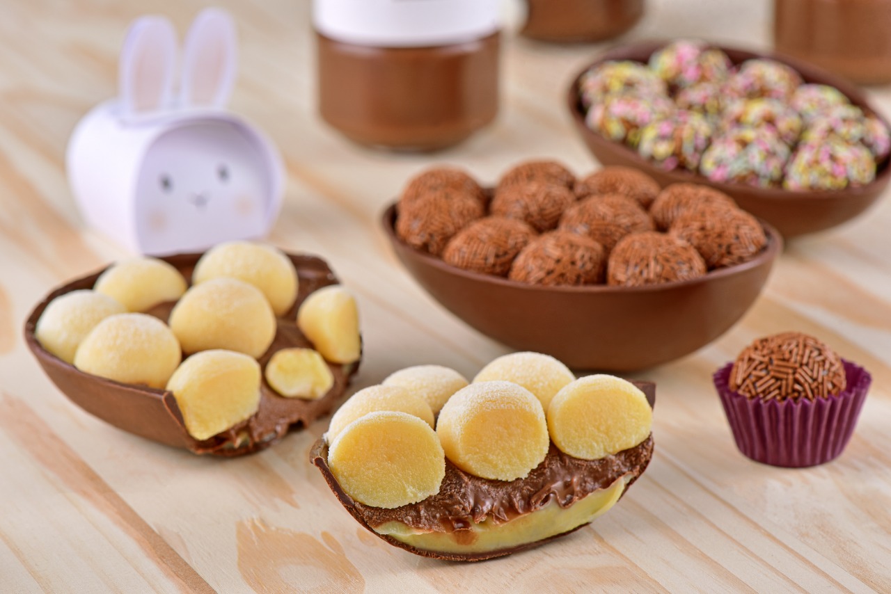 O ovo camadinha tem, obviamente, camadas de recheio. O ovo camadinha tem, obviamente, camadas de recheio.