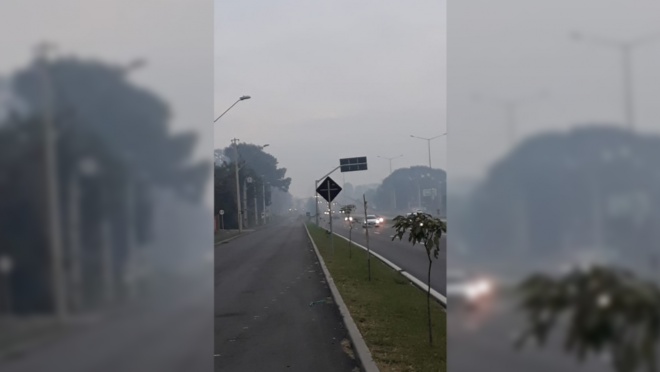 Névoa densa e forte cheiro de fumaça assustam moradores de Curitiba Névoa densa e forte cheiro de fumaça assustam moradores de Curitiba