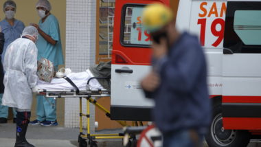 Carta de hospitais: lockdown, mesmo duro e impopular, “é indispensável” Hospital do Trabalhador, em Curitiba, foi escolhido como centro de referência ao tratamento da Covid desde o início da pandemia