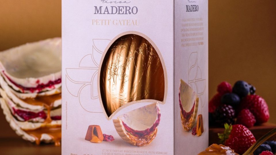 Madero lança ovo de Páscoa inspirado nas suas sobremesas clássicas Ovo petit gateau, do Madero, é recheado com frutas vermelhas e doce de leite.