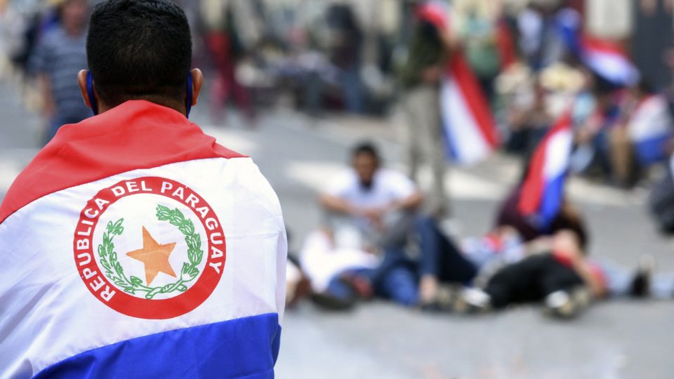Presidente do Paraguai evita processo de impeachment paraguai