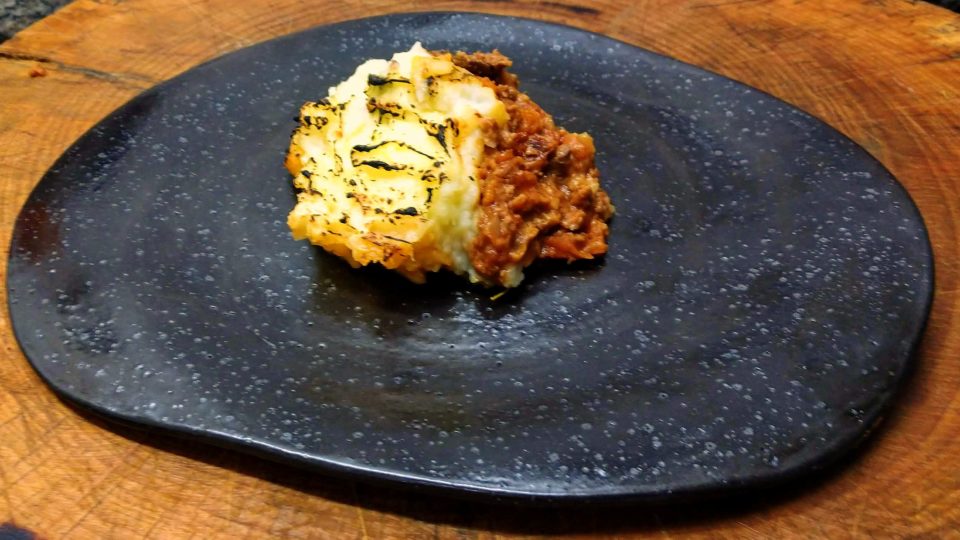 Uma noite irlandesa, inspirada no Saint Patrick’s Day, com pratos de lá e muita cerveja Shepherd’s Pie, com recheio de carne e miúdos de cordeiro. O prato principal da Noite Irlandesa feita em casa.
