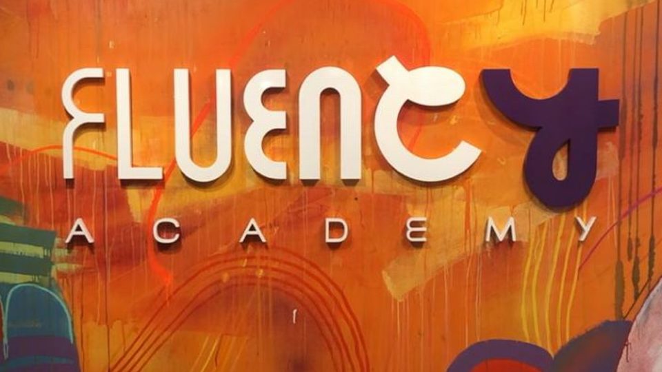 Escola de idiomas de Curitiba mira hispanofalantes para crescimento mundial Fluency Academy