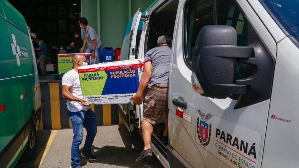 Anestésico de UTI é reposto, mas segue preocupação nos estoques do Paraná Anéstésicos de UTI foram distribuídos pelo Paraná junto com o oitavo lote de vacina da Covid-19.