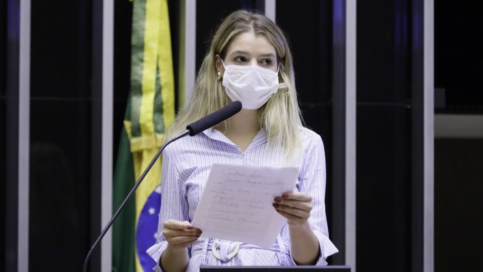 Luísa Canziani em entrevista sobre homeschooling: só estados totalitários excluem o papel da família na educação A deputada Luísa Canziani (PTB-PR) é relatora de projeto de lei sobre o homeschooling (ensino domiciliar).